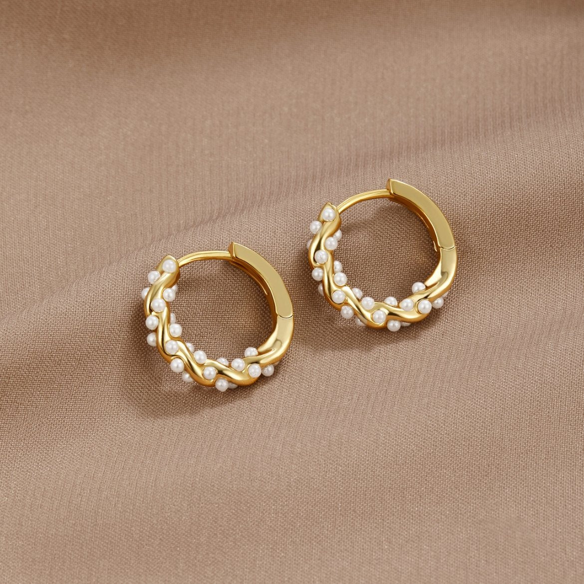 Valea | Elegant Pearl Hoop Earrings
